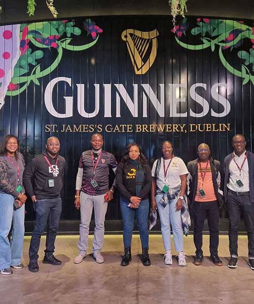 Guinness_R_v_le_les_Laur_ats_du_Premier__Programme_de_Reconnaissance_Guinness_Shines_Brightest_